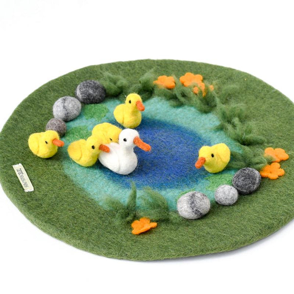 Felt Duck Pond with 6 Ducks Play Mat
